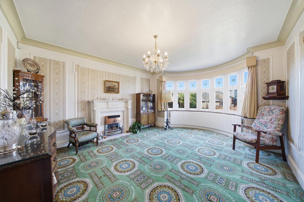 Property photo 2 of 32 Living Room