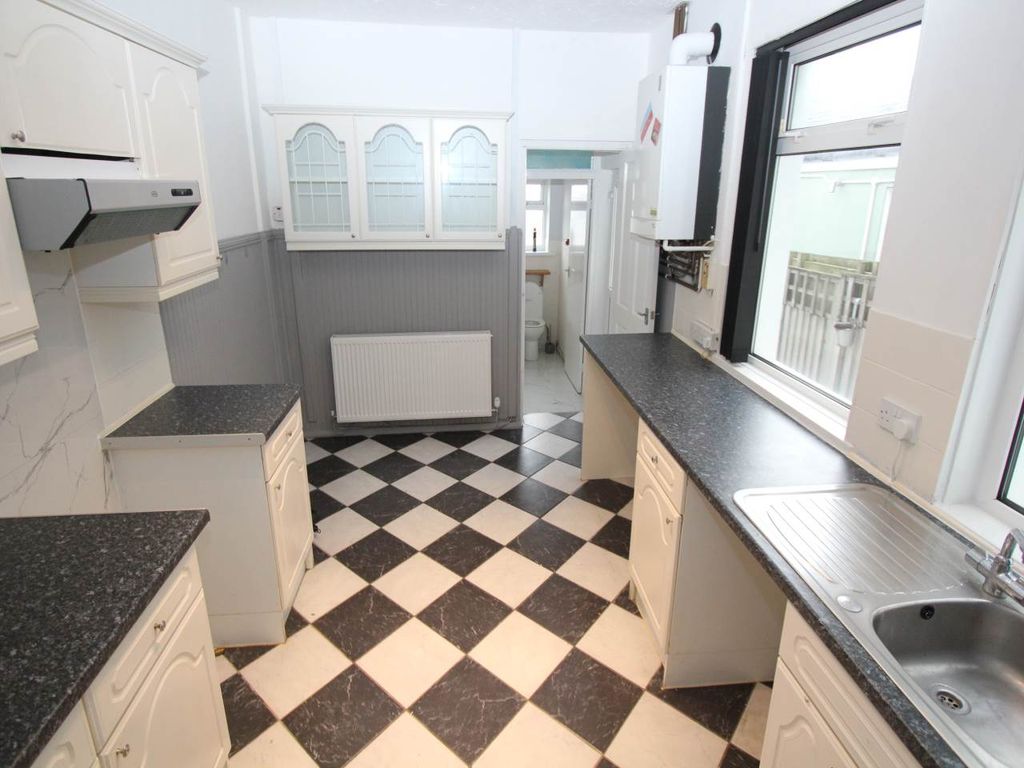 Property photo 2 of 8 Kitchen