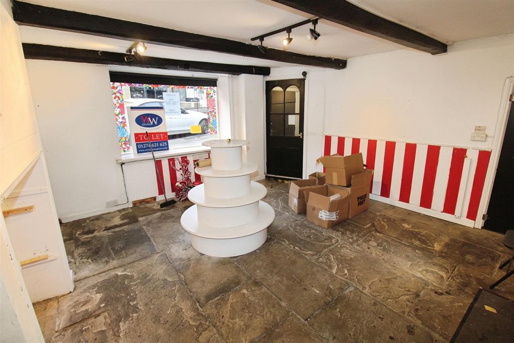 Property photo 2 of 8 Sales Area