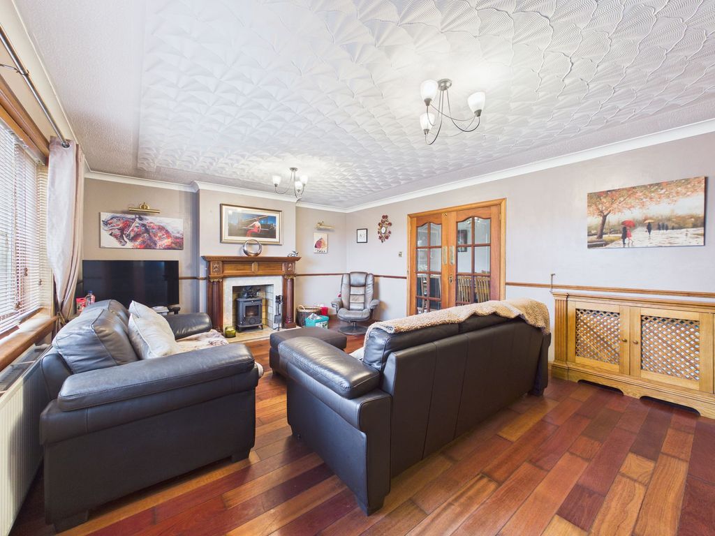 Property photo 2 of 21 Living Room