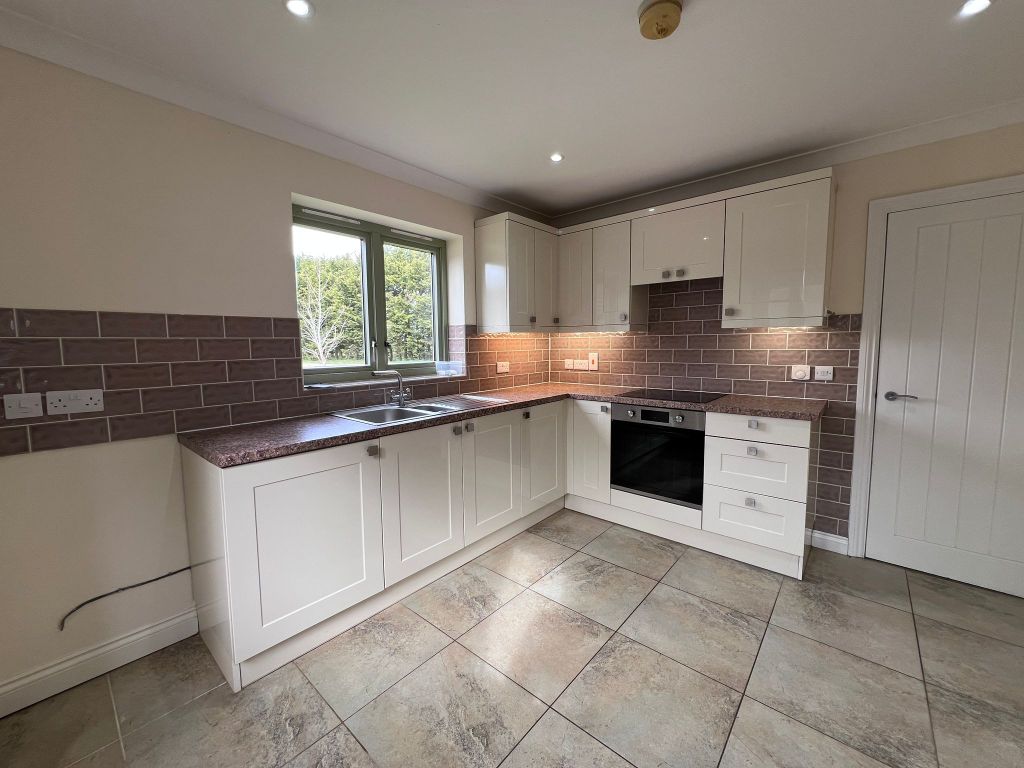 Property photo 3 of 10 Bedroom