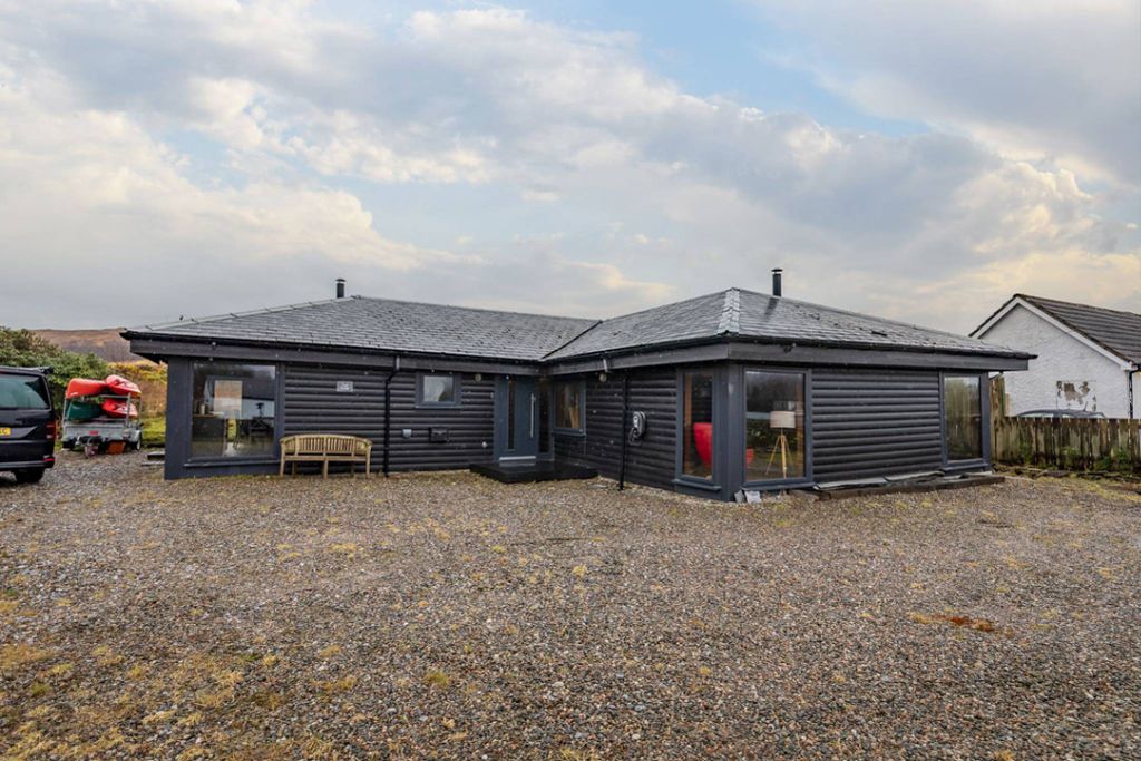 Property photo 1 of 32