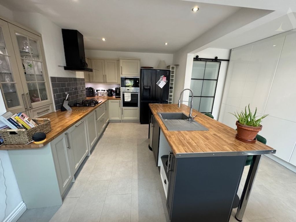 Property photo 2 of 17 383 Clay Lane Kitchen
