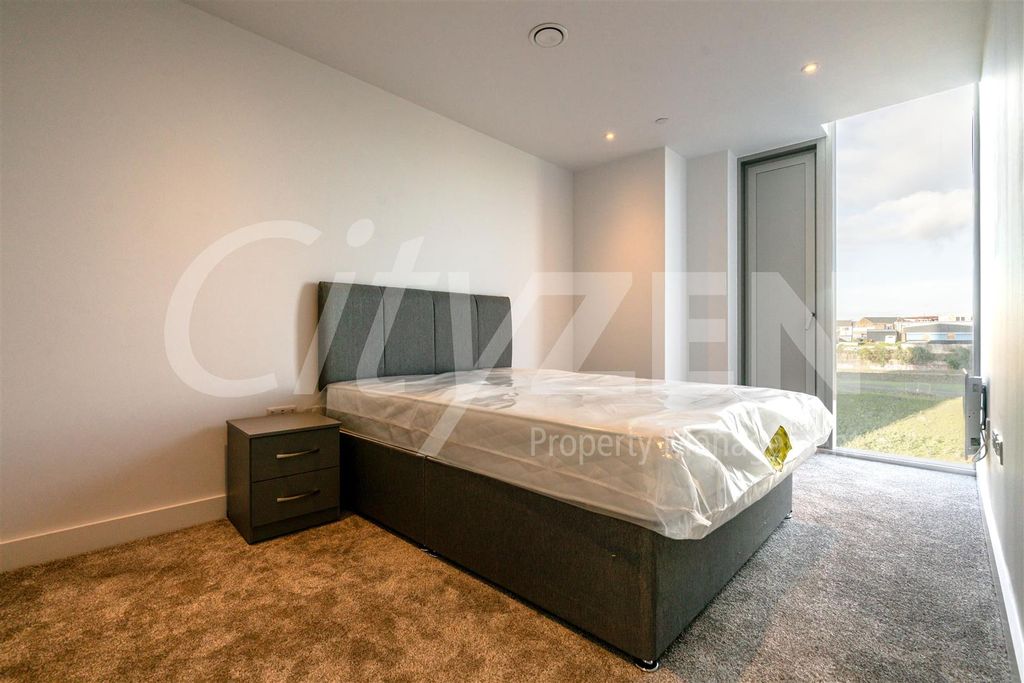 Property photo 3 of 10 Bedroom