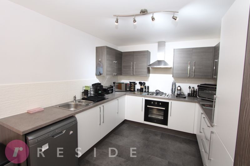 Property photo 3 of 22 Dining Kitchen