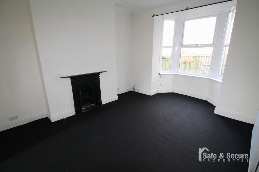 Property photo 2 of 10 Living Room