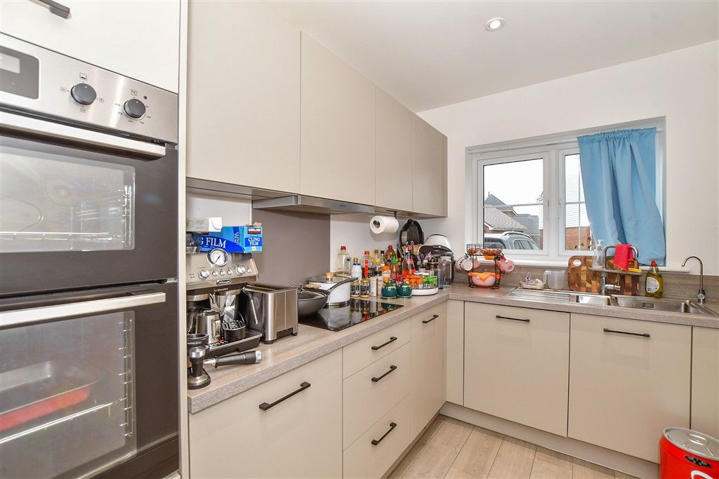 Property photo 3 of 16 Kitchen