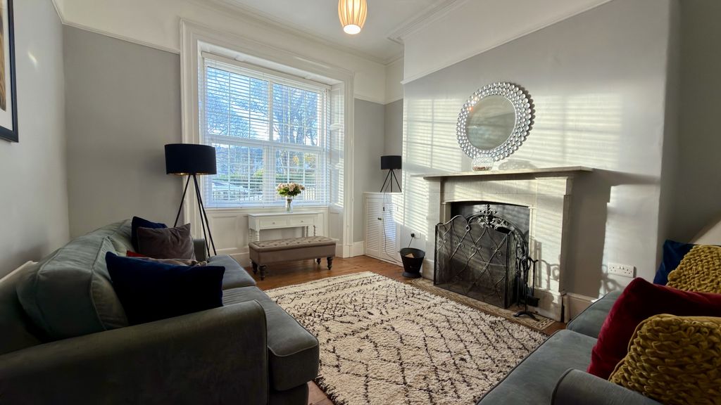 Property photo 2 of 9