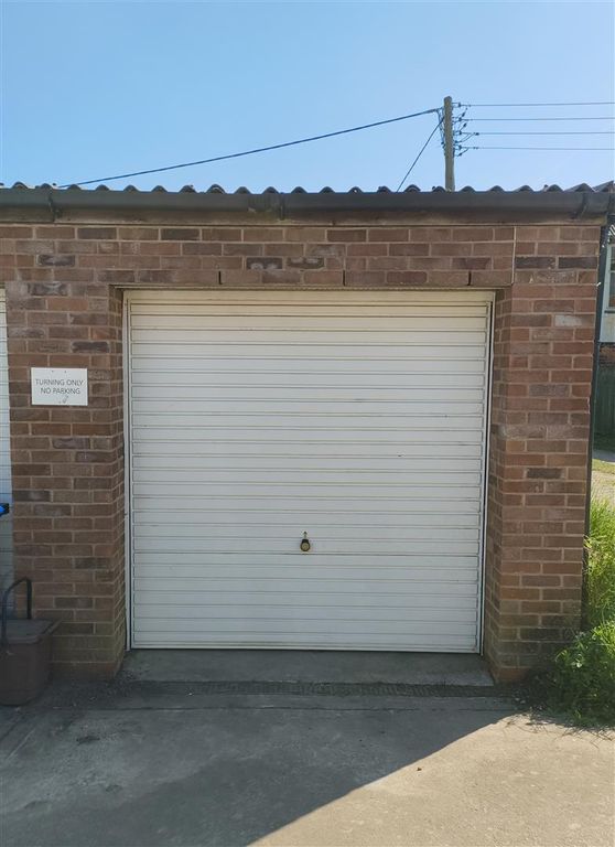 Property photo 1 of 2 Garage .Jpg