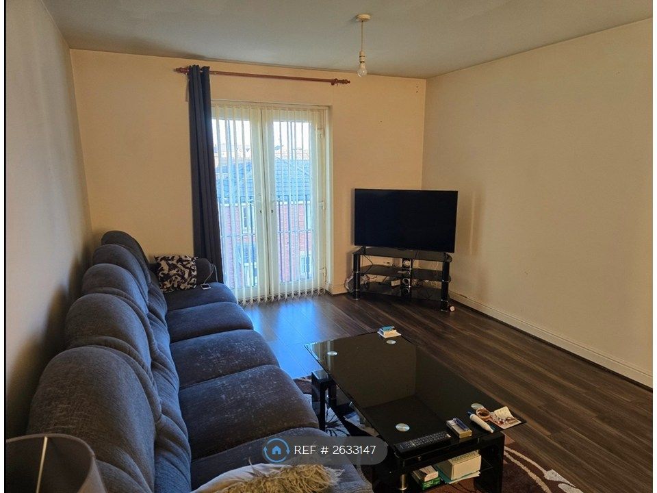 Property photo 2 of 11 Living Room