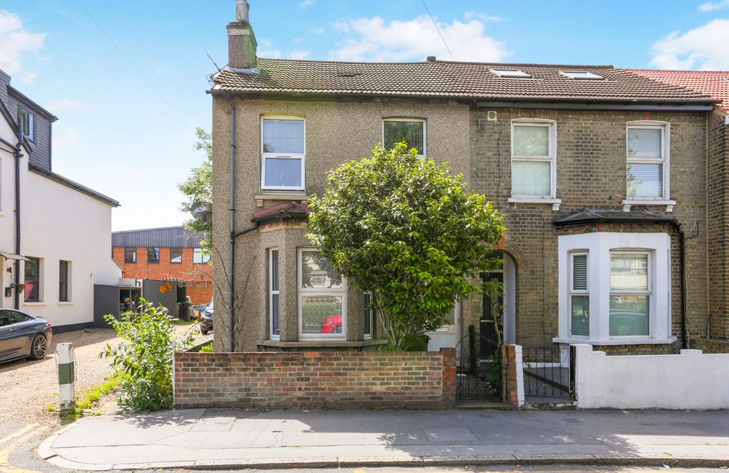 Property photo 1 of 16 1707620991 - 71 Derby Road, Cr0 - 2
