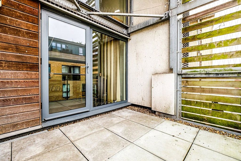 Property photo 3 of 7 Balcony