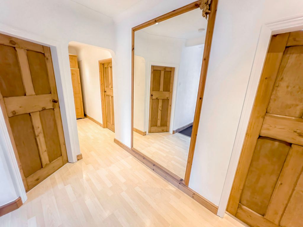 Property photo 2 of 10 Hallway