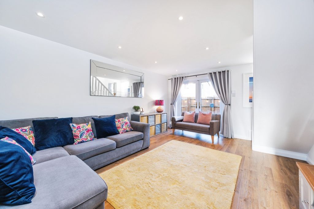 Property photo 3 of 18