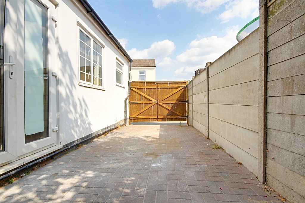 Property photo 3 of 18 Picture No. 14