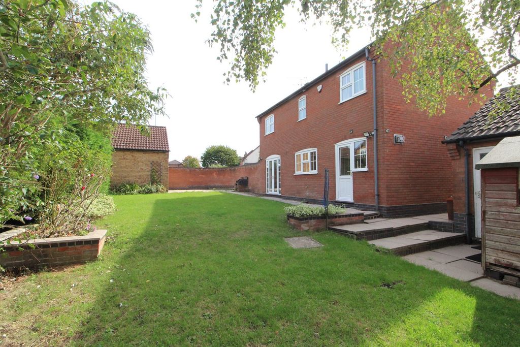 Property photo 2 of 20