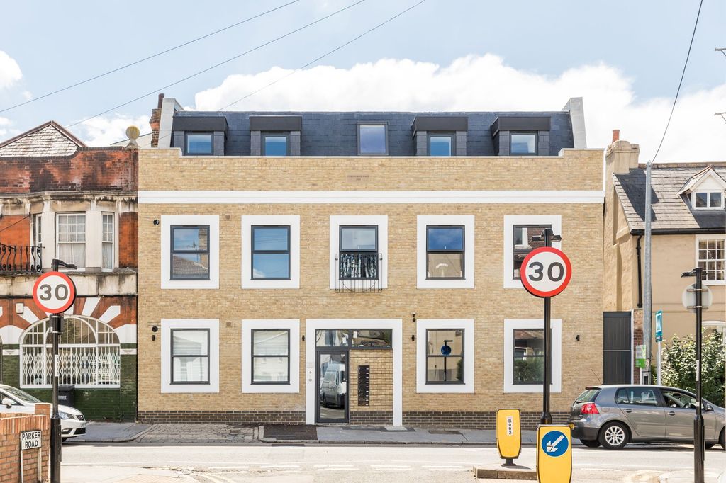 Property photo 1 of 8