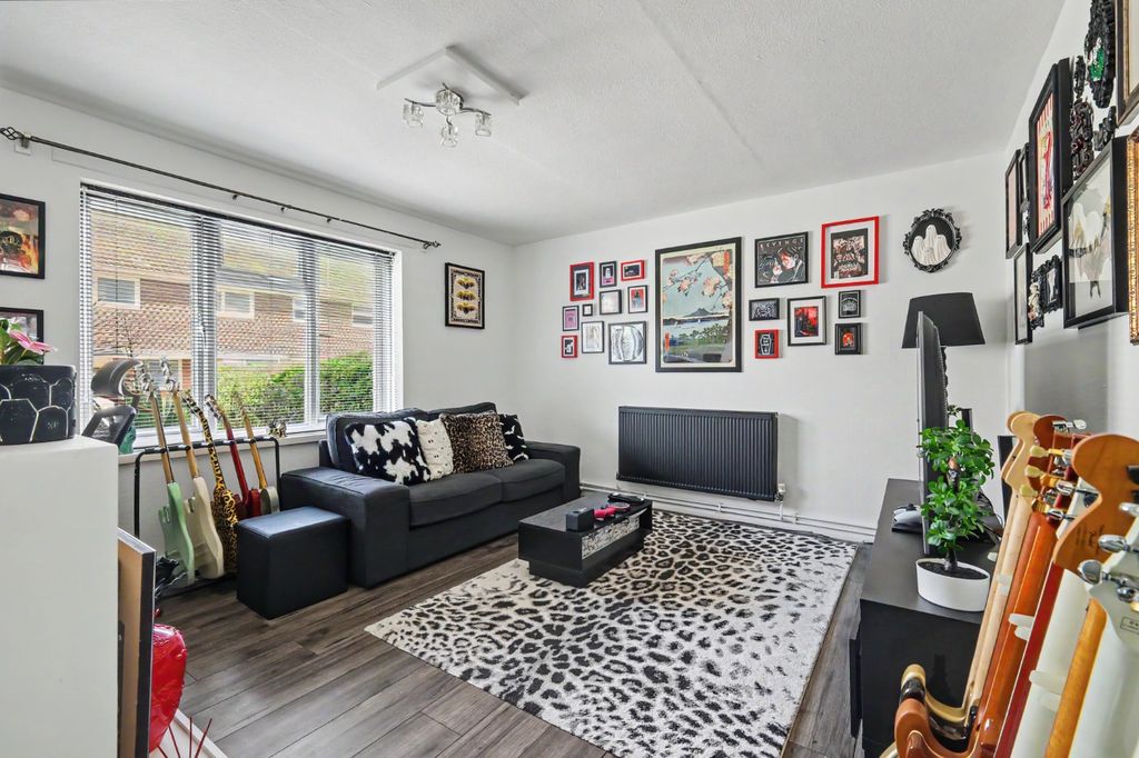 Property photo 2 of 7 5279554