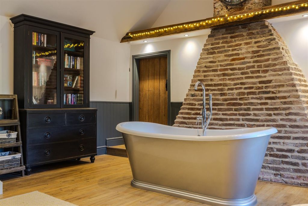 Property photo 2 of 29 Bathroom