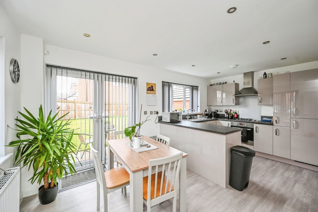 Property photo 2 of 8 Dining Kitchen