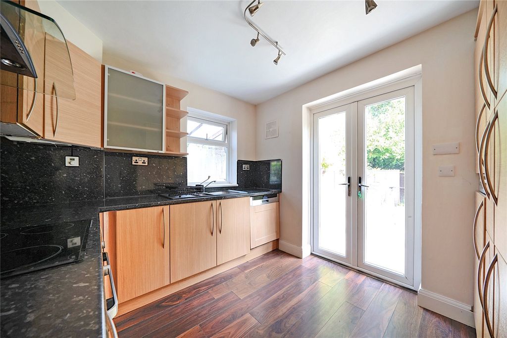 Property photo 3 of 16 Picture No. 12