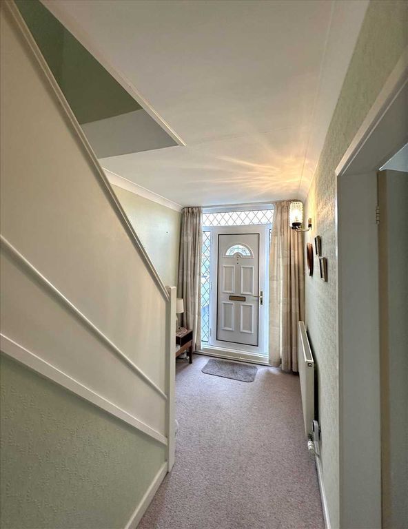Property photo 2 of 16 Ground Floor