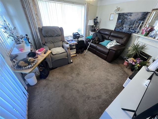 Property photo 3 of 10 Lounge