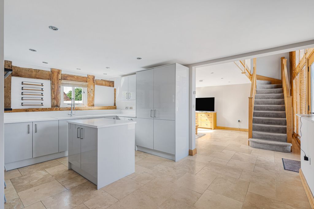 Property photo 2 of 20 19_84549