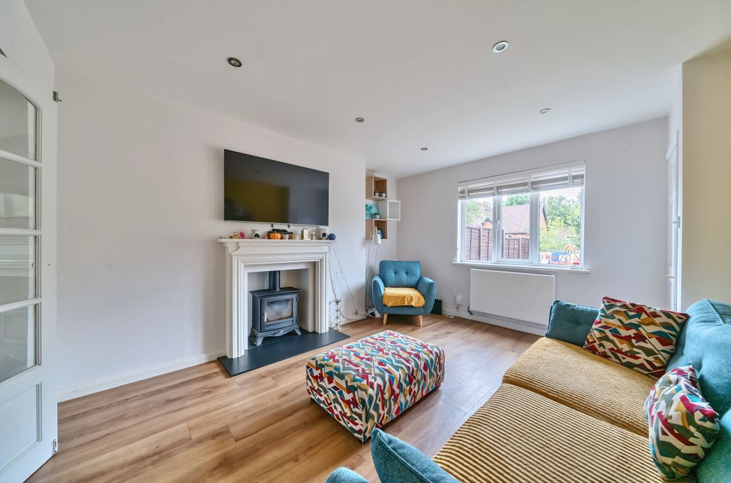 Property photo 3 of 27 1324966-4-6877Da6...