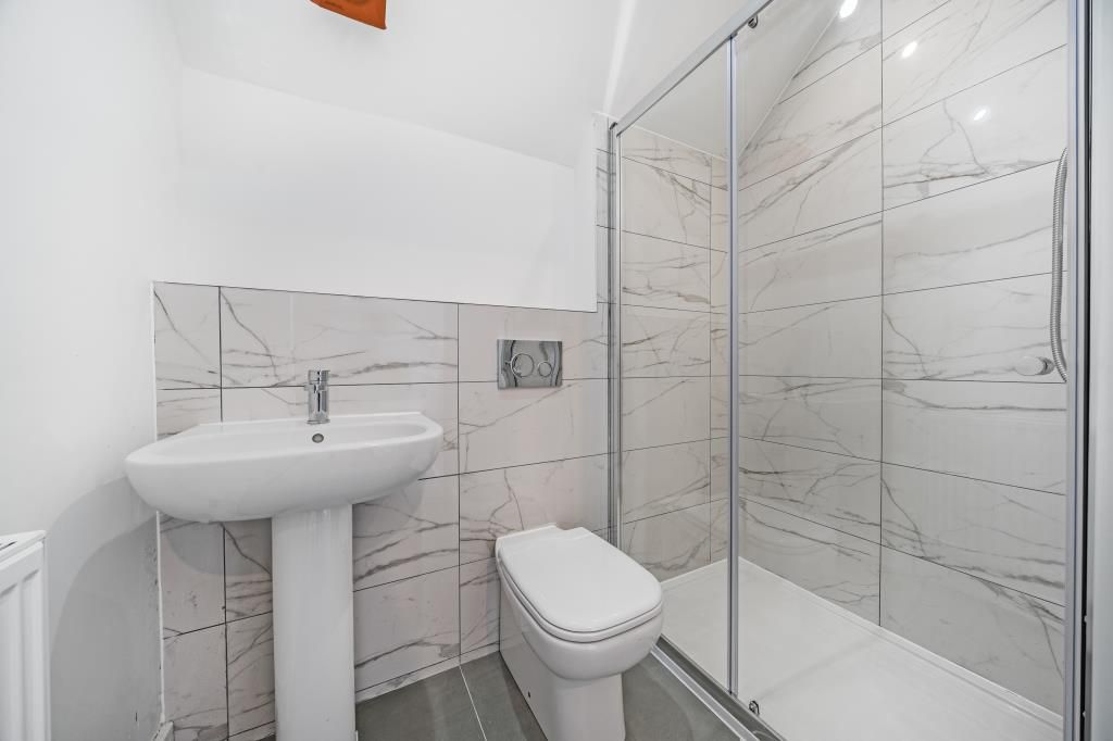 Property photo 3 of 10 Bathroom
