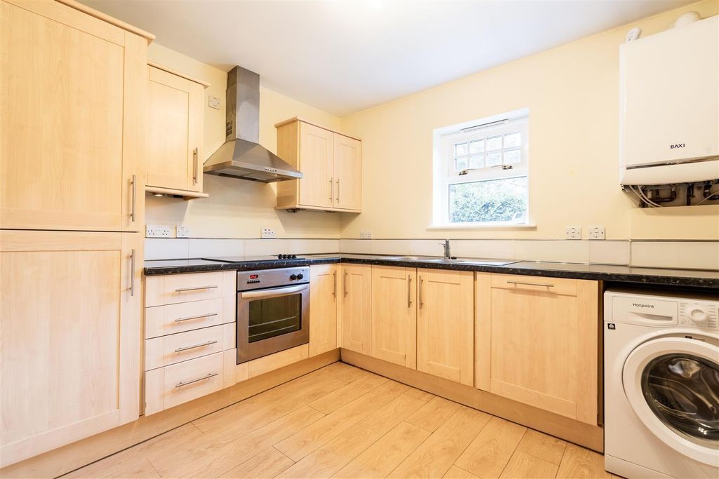 Property photo 3 of 9 Kitchen