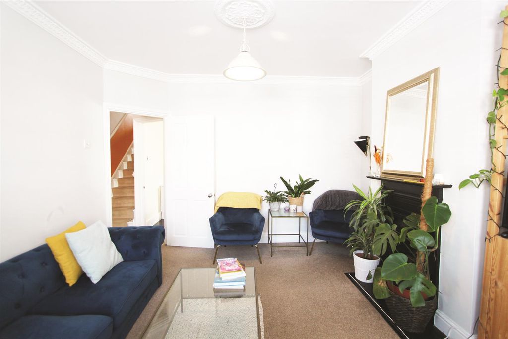 Property photo 3 of 19 Lounge - 2.Jpg