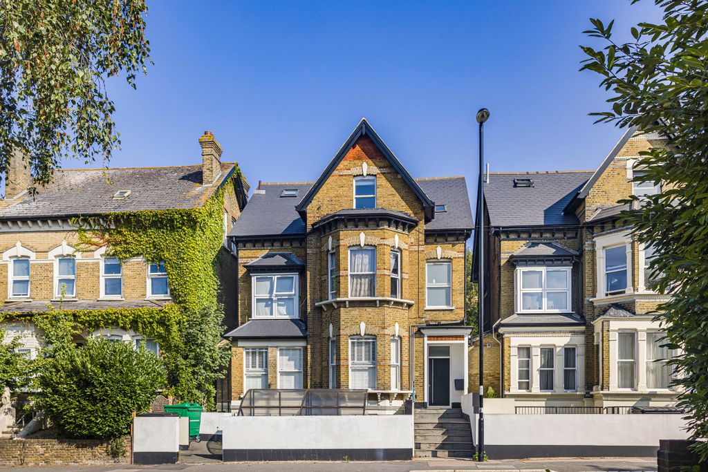 Property photo 1 of 14 Croham15