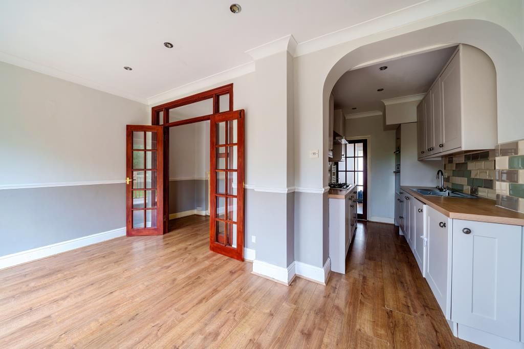 Property photo 2 of 10 Kitchen