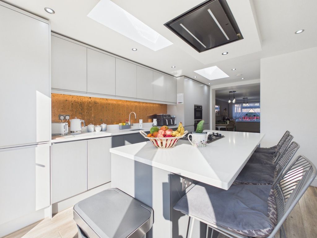 Property photo 3 of 12 Kitchen