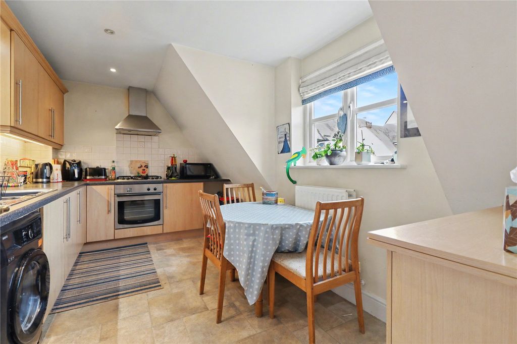 Property photo 2 of 12 Kitchen / Breakfast