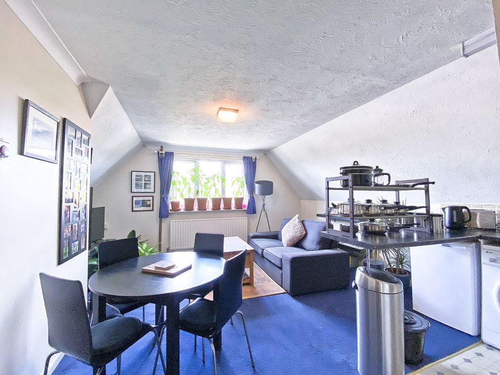Property photo 3 of 10 3