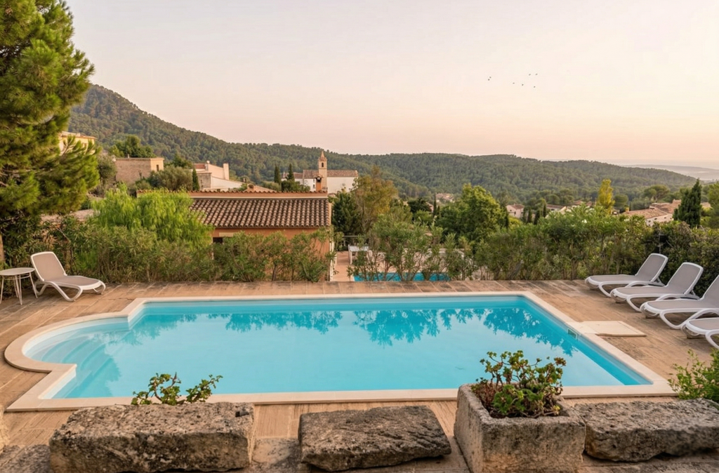 Property photo 1 of 19 15-Pool Evening Atmo.Png