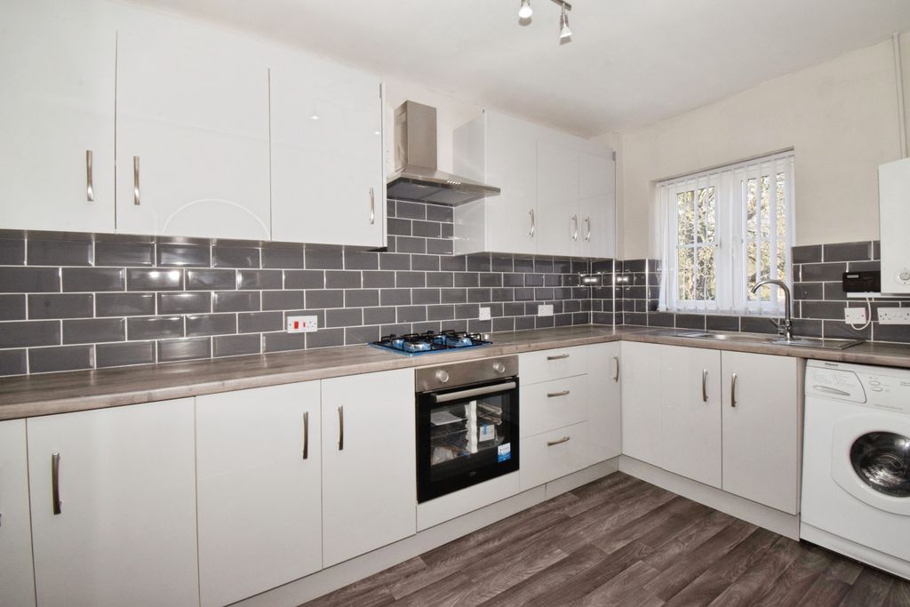 Property photo 1 of 17 Kitchen