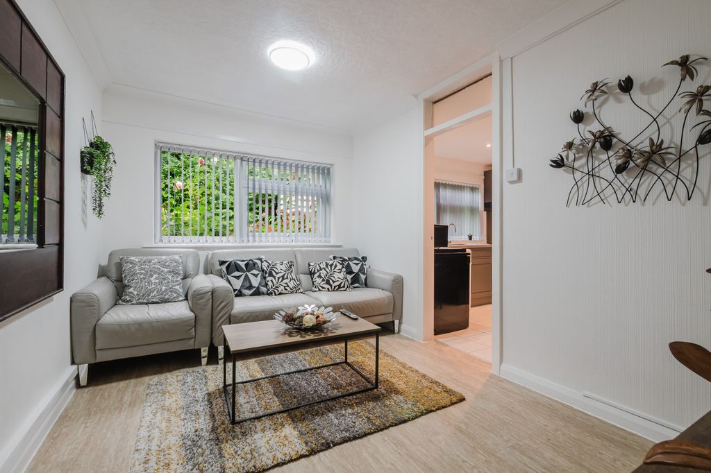 Property photo 1 of 22 4 Bed Flat To Rent Willow Bank, Manchester M14 6Xp