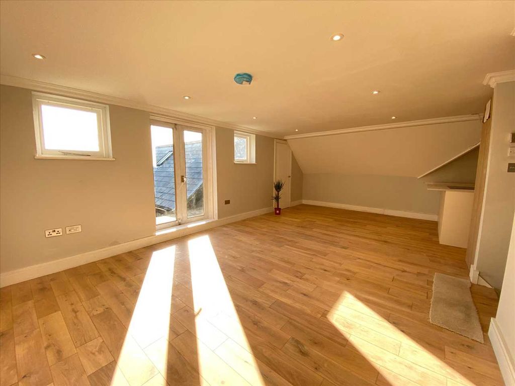 Property photo 1 of 10 Main Picture