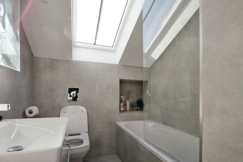 Property photo 3 of 8 45958F87-_Mg_0031