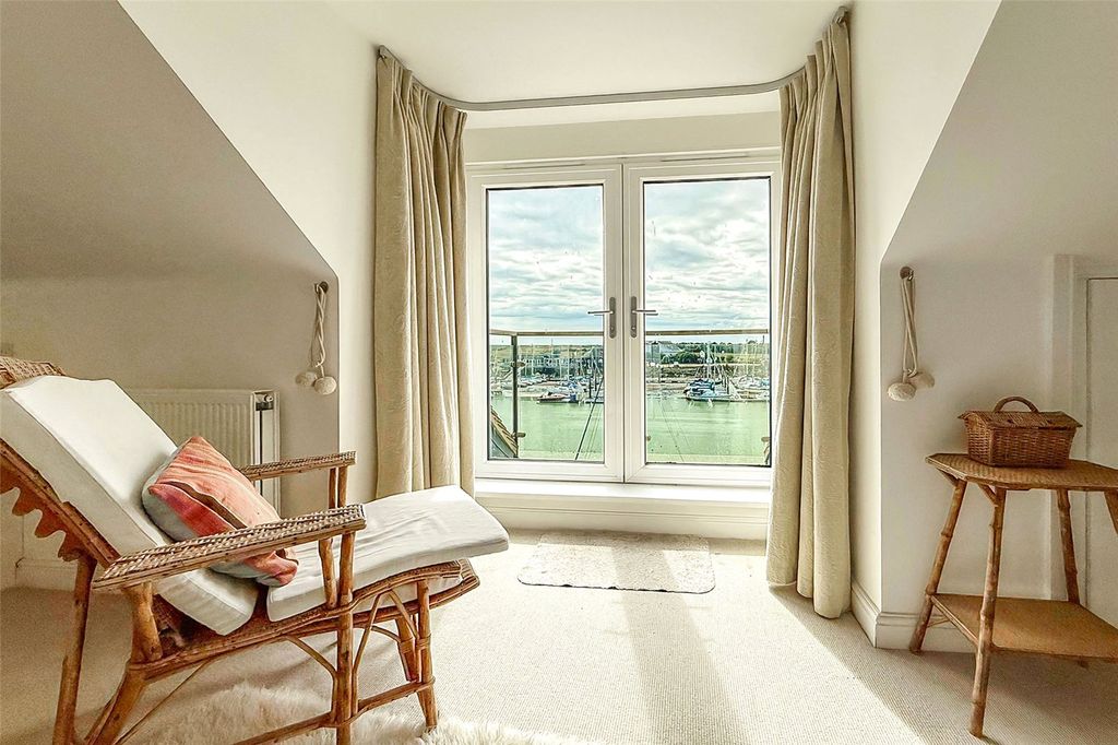 Additional image 10 of 3 bed semi-detached house for salePier Road, Littlehampton, West Sussex BN17