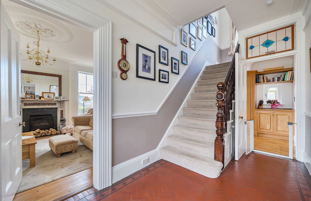 Property photo 3 of 28