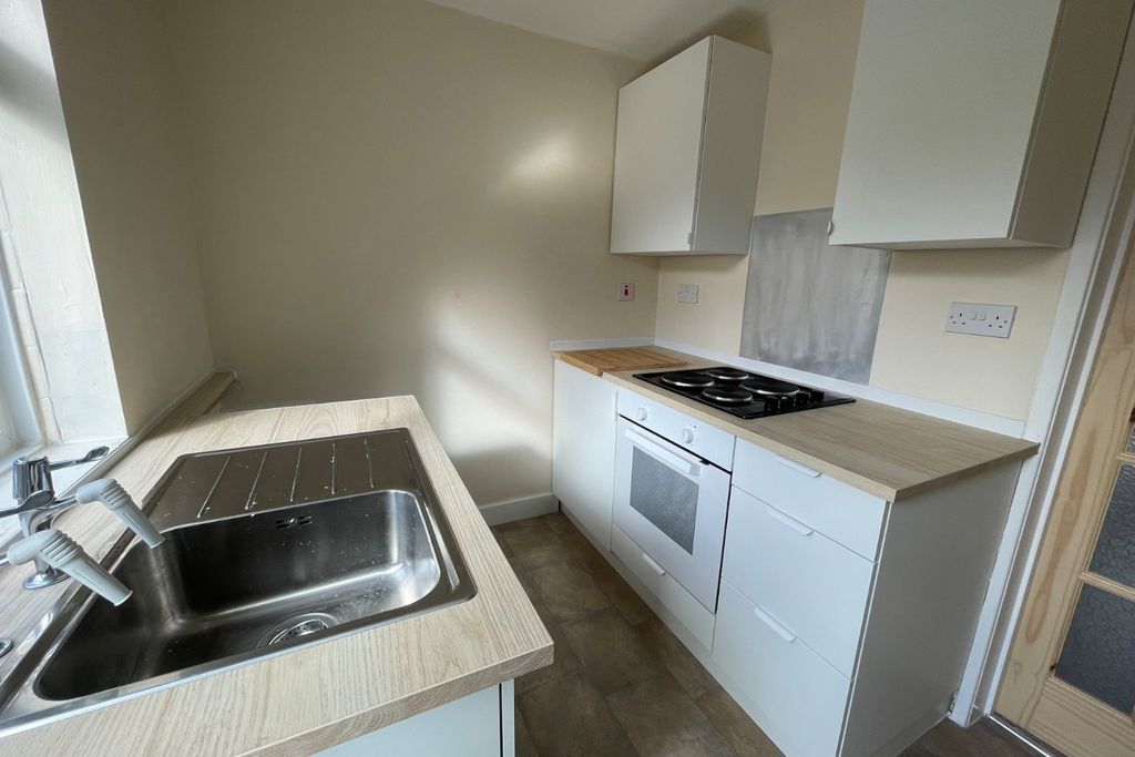Property photo 3 of 7 Kitchen