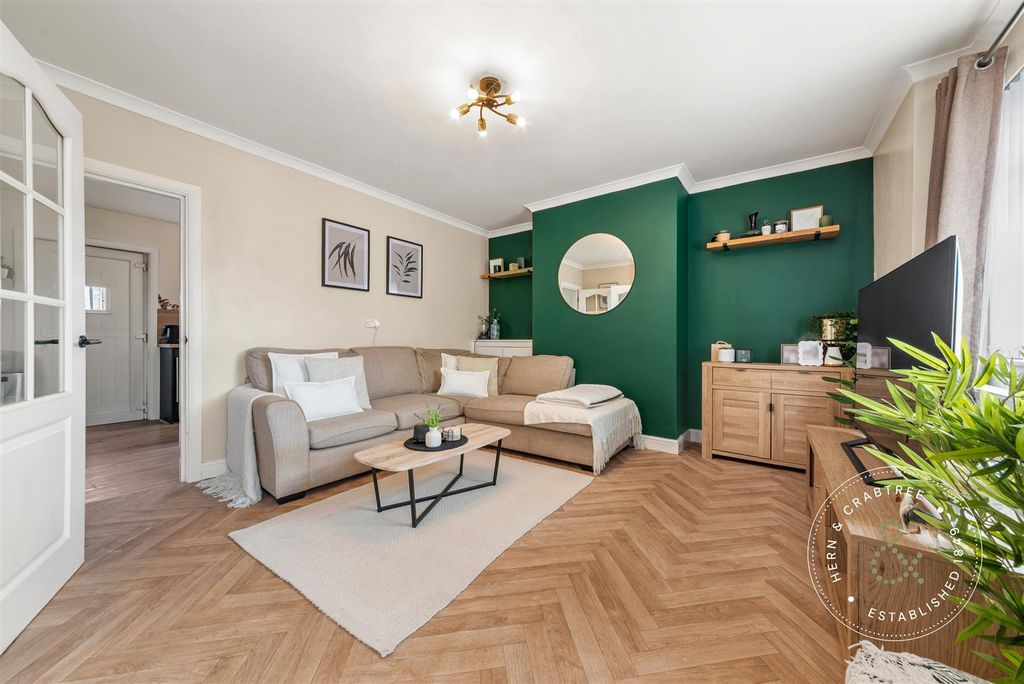 Property photo 2 of 23 Cowbridge-Road-West-10.Jpg