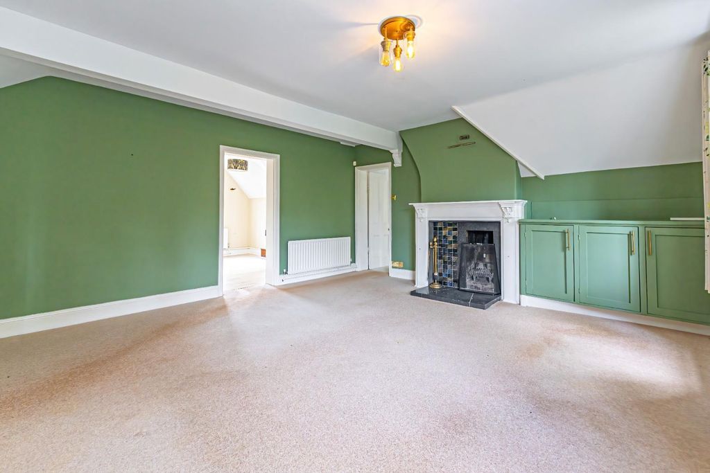 Property photo 3 of 32