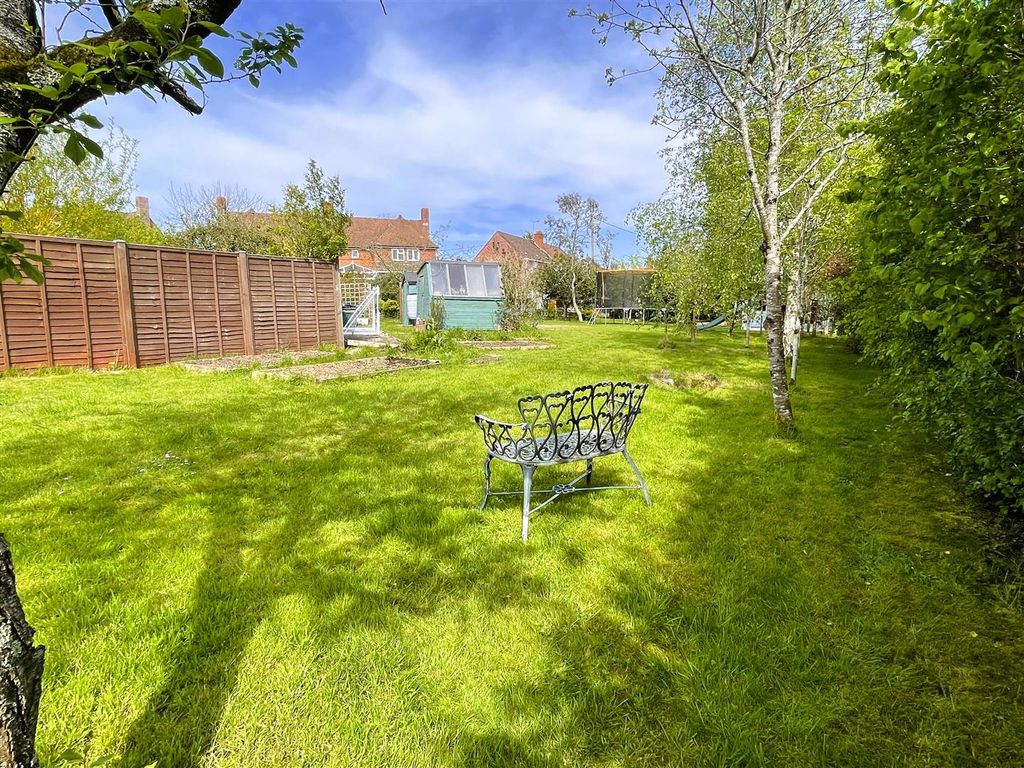 Property photo 2 of 11 Garden