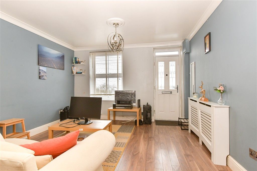 Property photo 2 of 11 Lounge