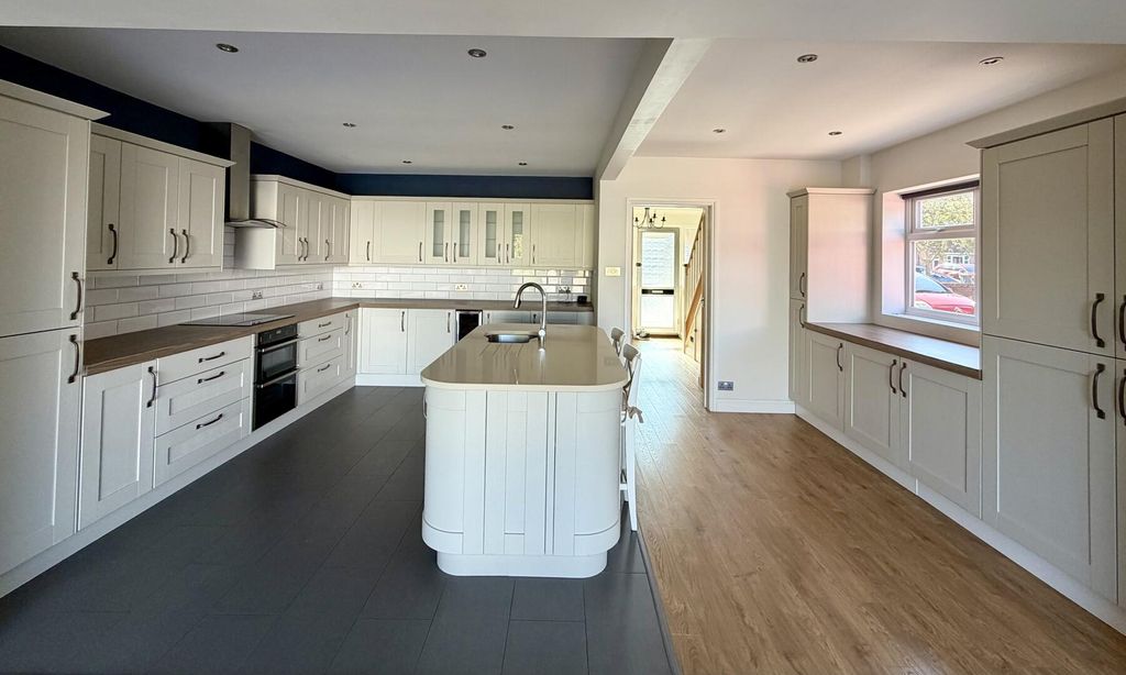Property photo 3 of 13 Kitchen